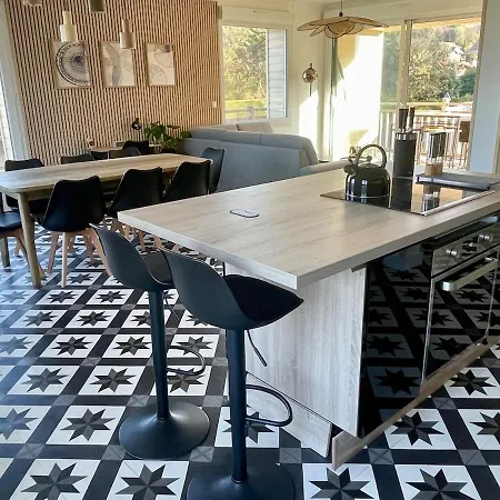 Des Braves In Omaha Beach, Sea View Villa