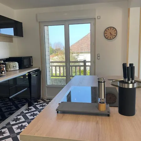 Villa Des Braves In Omaha Beach, Sea View