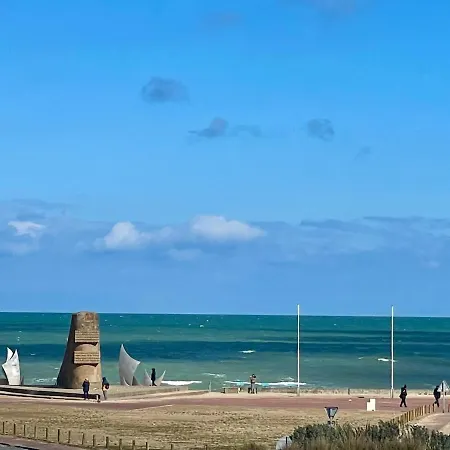 Des Braves In Omaha Beach, Sea View