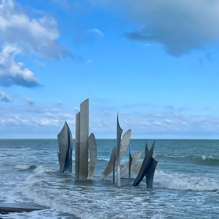 Villa Des Braves In Omaha Beach, Sea View