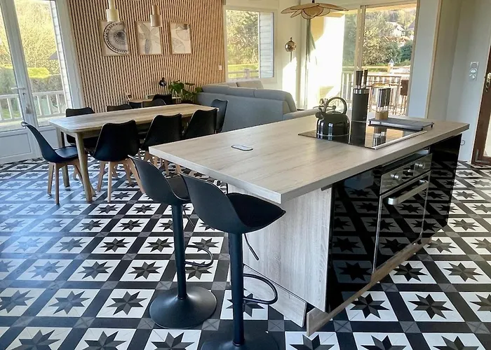 Des Braves In Omaha Beach, Sea View Villa