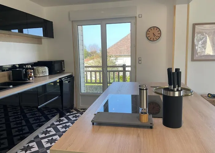 Villa Des Braves In Omaha Beach, Sea View