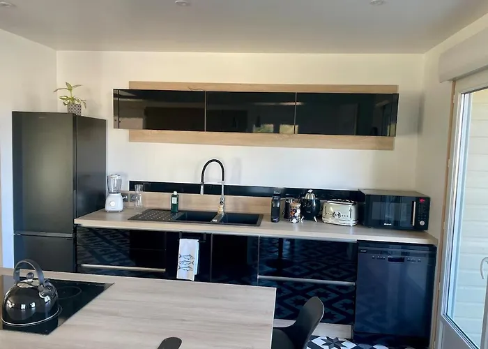 Des Braves In Omaha Beach, Sea View