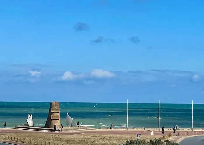 Des Braves In Omaha Beach, Sea View