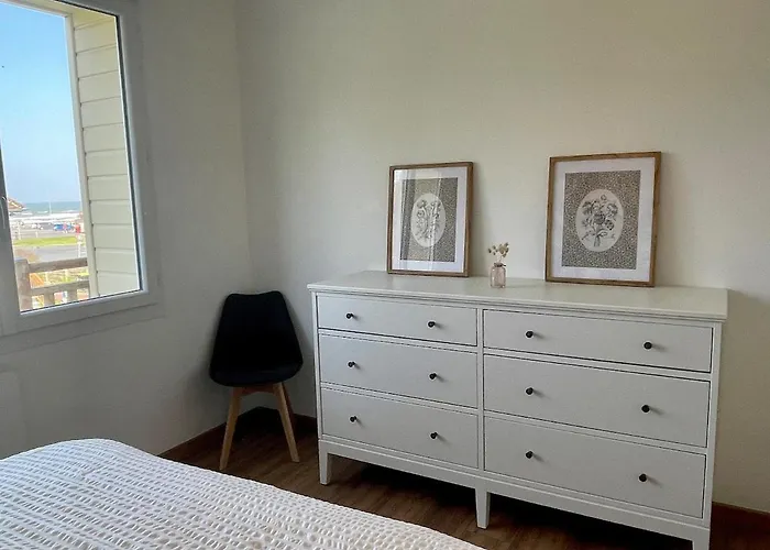 Villa Des Braves In Omaha Beach, Sea View *